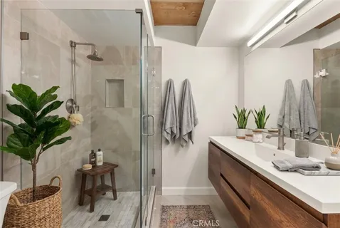 $2,745,000 | 327 62nd Street, Newport Beach, CA 92663