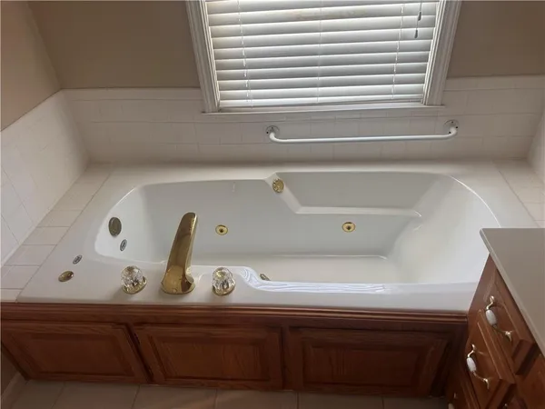$339,900 | 813 Dogwood, Excelsior Springs, MO 64024