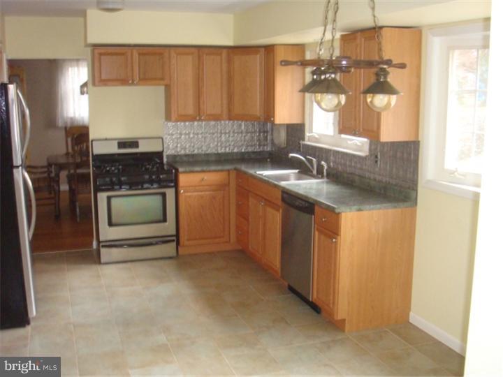 496 West Bristol Road Southampton, PA 18966 - Photo 9 of 25 Kitchen
