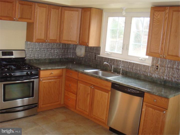 496 West Bristol Road Southampton, PA 18966 - Photo 10 of 25 Kitchen