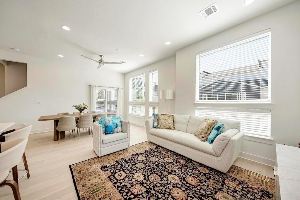 2050 Lohmans Spur Road, Unit 703 Lakeway, TX 78734 - Photo 11 of 14 Mini blinds are included