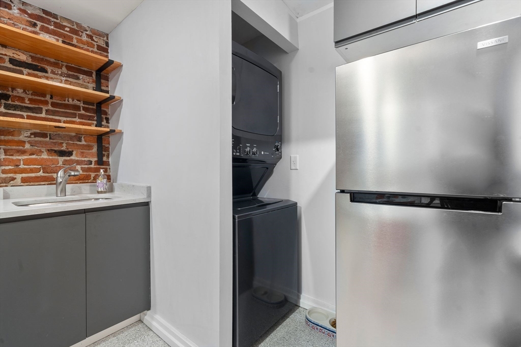 26 Unity Street, Unit 1 Boston, MA 02113 - Photo 5 of 27