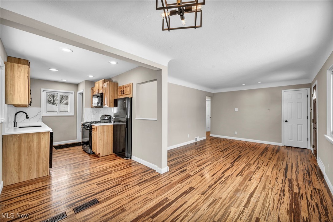 30051 Forestgrove Road Willowick, OH 44095 - Photo 8 of 47