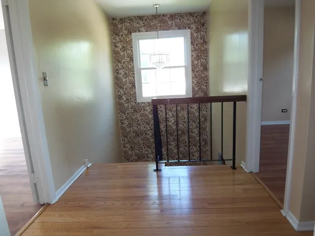 $300,000 | 1925 Georgetown Lane, Hoffman Estates, IL 60169