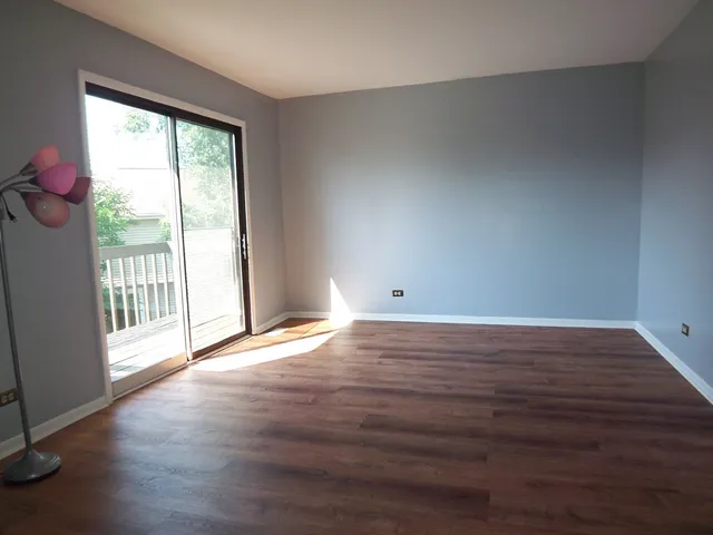 $300,000 | 1925 Georgetown Lane, Hoffman Estates, IL 60169