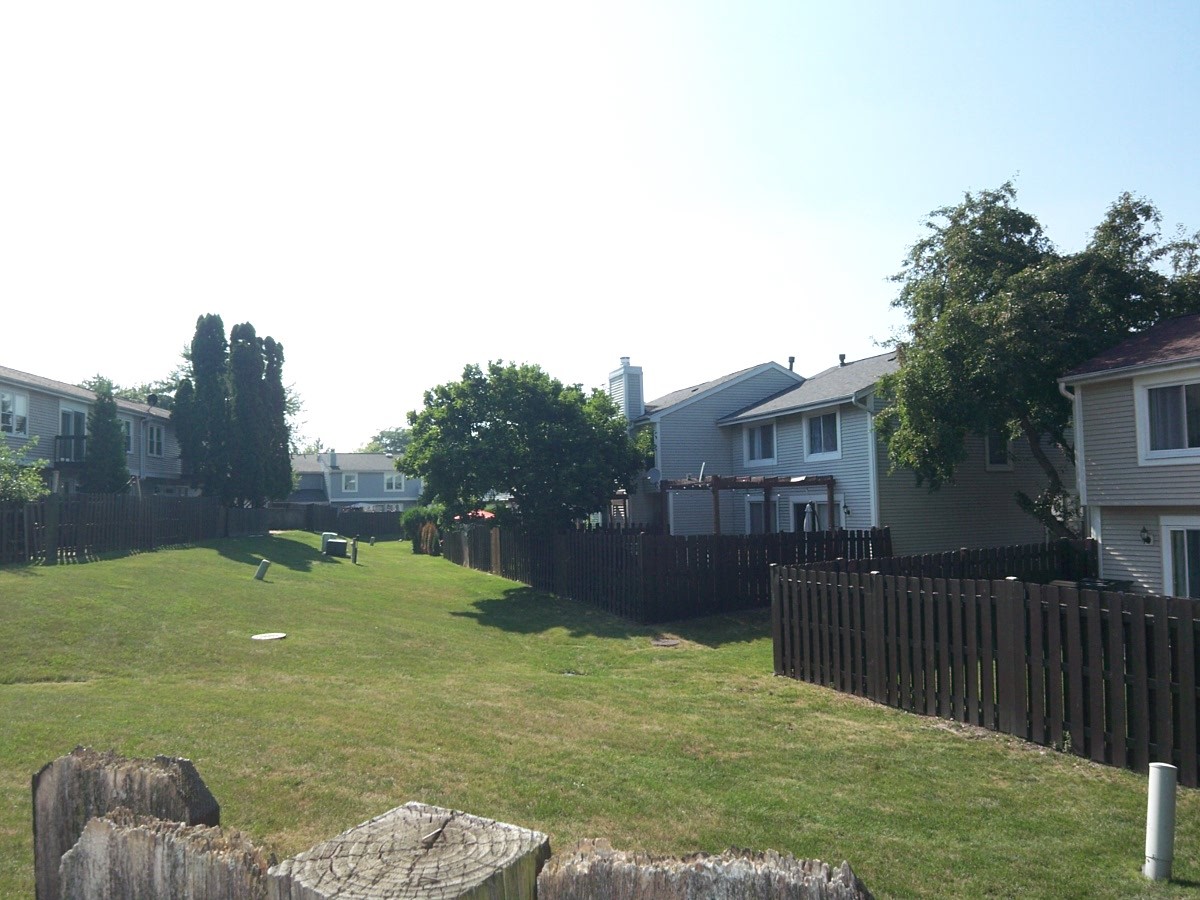 1925 Georgetown Lane Hoffman Estates, IL 60169 - Photo 21 of 29 a backyard of a house with table and chairs