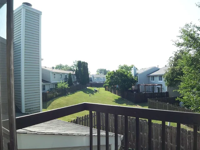 $300,000 | 1925 Georgetown Lane, Hoffman Estates, IL 60169