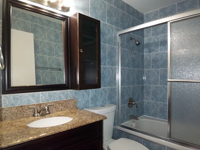 $300,000 | 1925 Georgetown Lane, Hoffman Estates, IL 60169