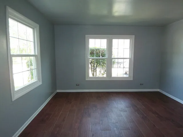 $300,000 | 1925 Georgetown Lane, Hoffman Estates, IL 60169