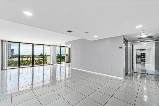 $349,000 | 5600 North Flagler Drive, Unit 505, West Palm Beach, FL 33407