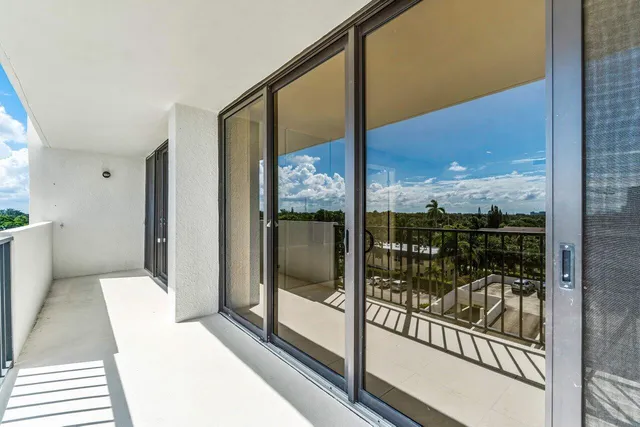 $349,000 | 5600 North Flagler Drive, Unit 505, West Palm Beach, FL 33407