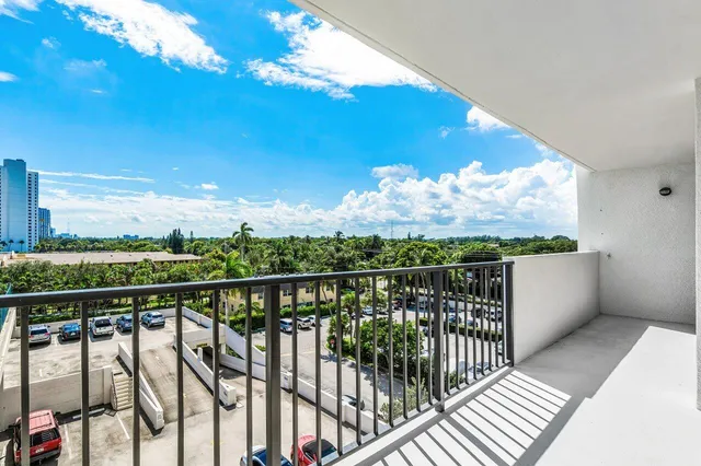 $349,000 | 5600 North Flagler Drive, Unit 505, West Palm Beach, FL 33407