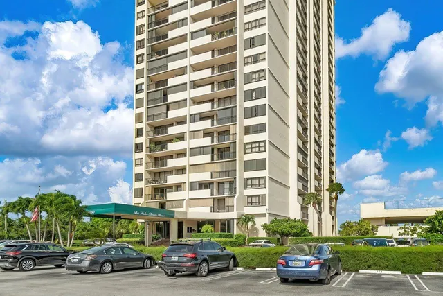 $349,000 | 5600 North Flagler Drive, Unit 505, West Palm Beach, FL 33407