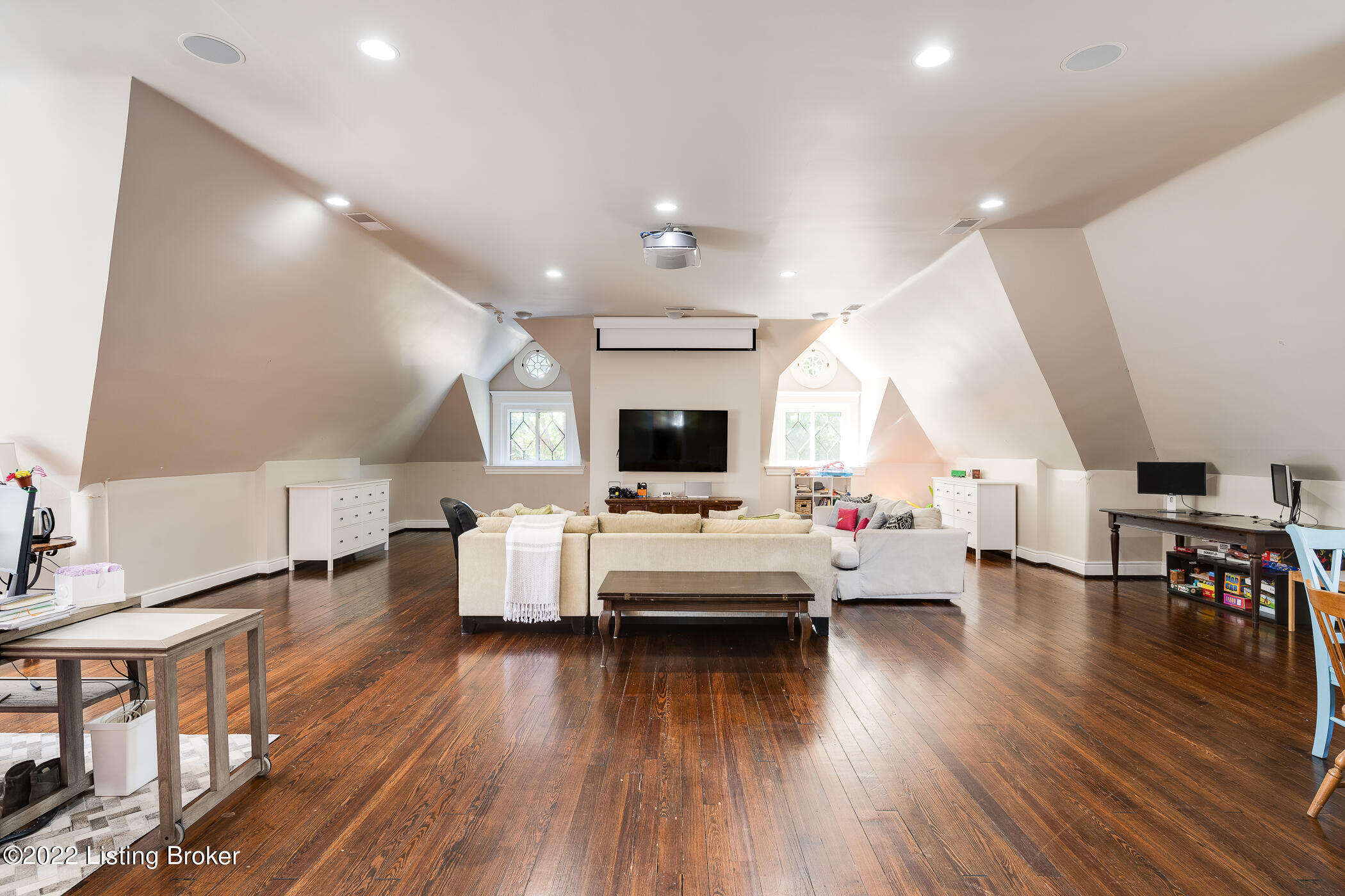 1261 Cherokee Road Louisville, KY 40204 - Photo 49 of 77 The architecture of the third floor is amazing~