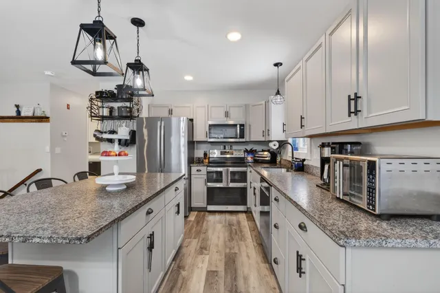 $549,000 | 1525 Roosevelt Trail, Raymond, ME 04071