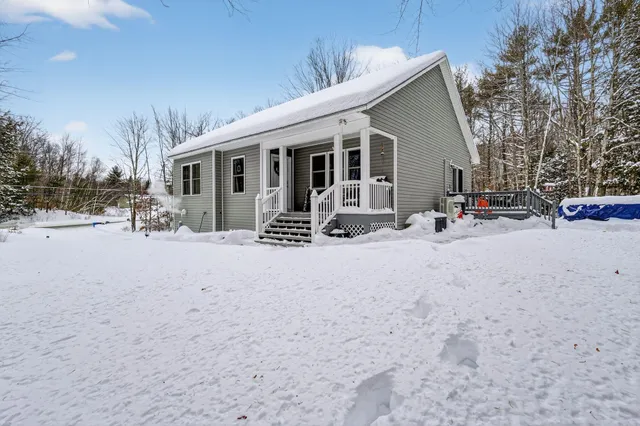 $549,000 | 1525 Roosevelt Trail, Raymond, ME 04071