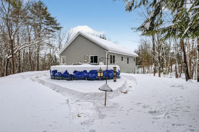 $549,000 | 1525 Roosevelt Trail, Raymond, ME 04071