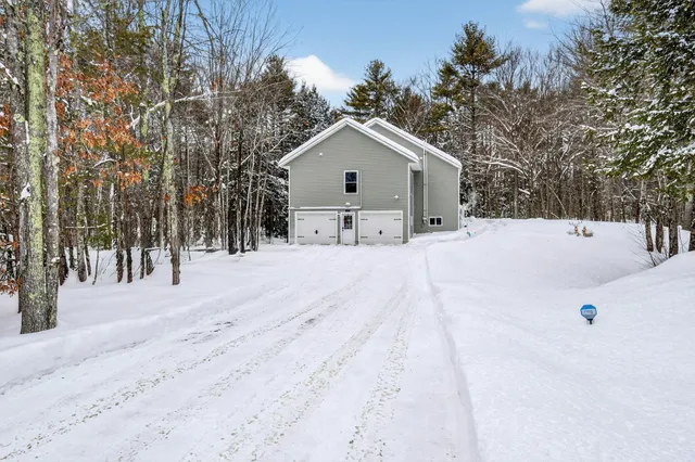 $549,000 | 1525 Roosevelt Trail, Raymond, ME 04071