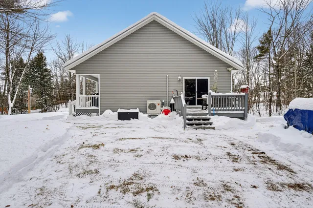 $549,000 | 1525 Roosevelt Trail, Raymond, ME 04071