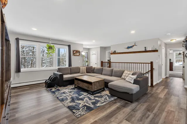 $549,000 | 1525 Roosevelt Trail, Raymond, ME 04071