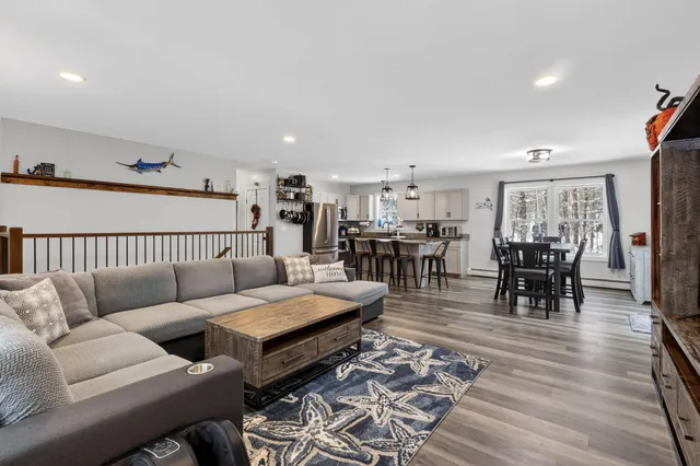 $549,000 | 1525 Roosevelt Trail, Raymond, ME 04071