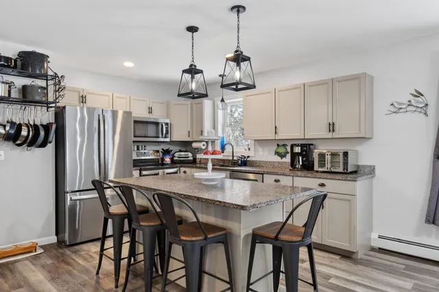 $549,000 | 1525 Roosevelt Trail, Raymond, ME 04071