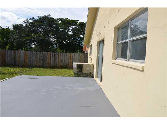 5940 North Dixie Highway Boca Raton, FL 33487 - Photo 9 of 9 Exterior Front