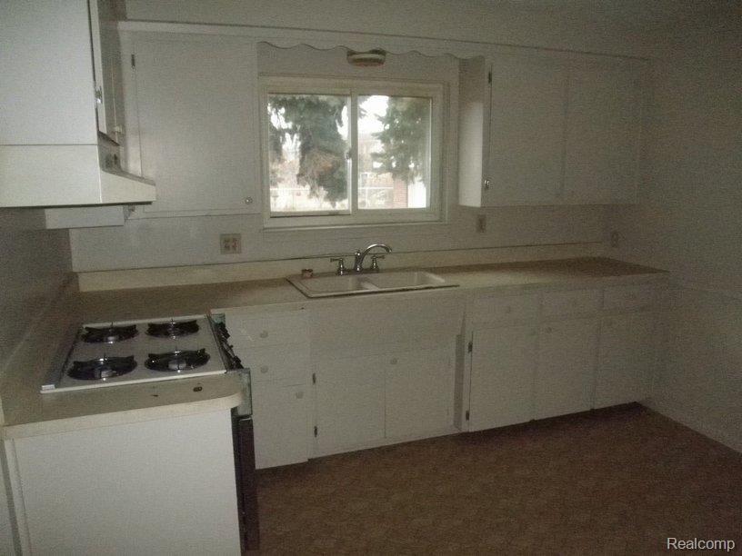 27078 Jean Road Warren, MI 48093 - Photo 12 of 14 P2100075.JPG