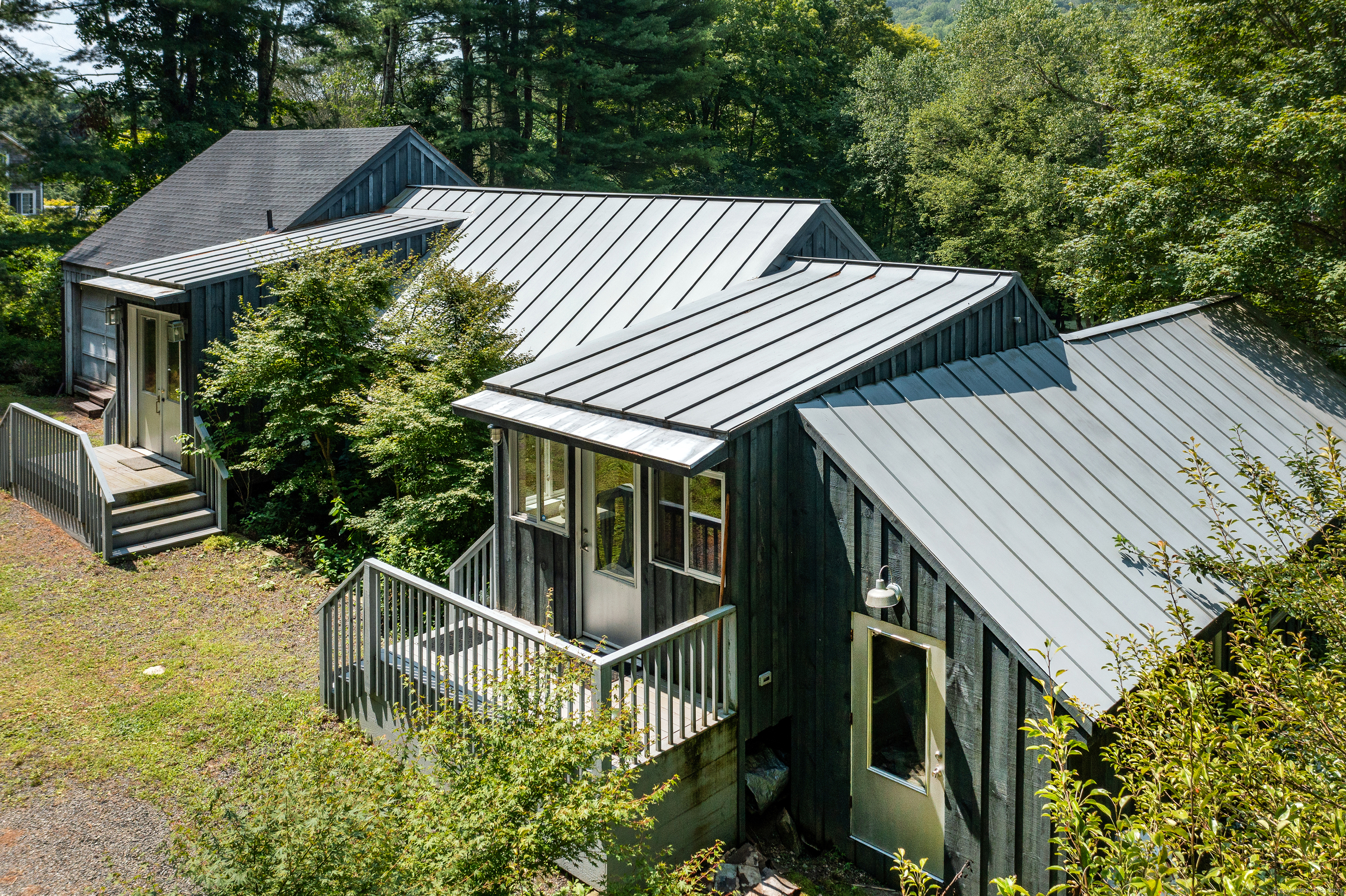 a view of an house with backyard and trees