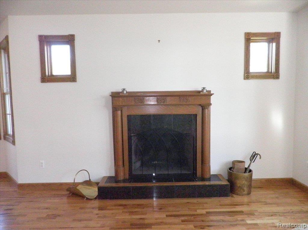 8616 Lakeshore Road Fort Gratiot, MI 48059 - Photo 3 of 13 Great Room Fireplace