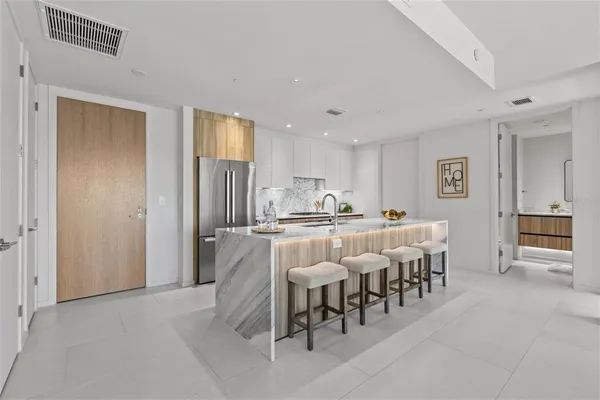 $1,395,000 | 1020 Sunset Point Road, Unit 112, Clearwater, FL 33755
