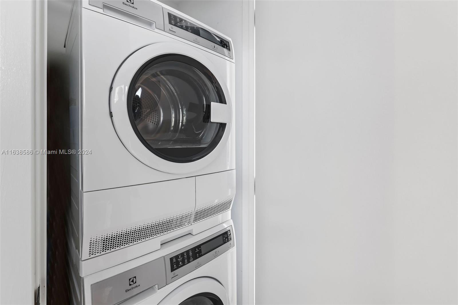 6799 Collins Avenue, Unit 1601 Miami Beach, FL 33141 - Photo 26 of 64 a utility room with dryer and washer