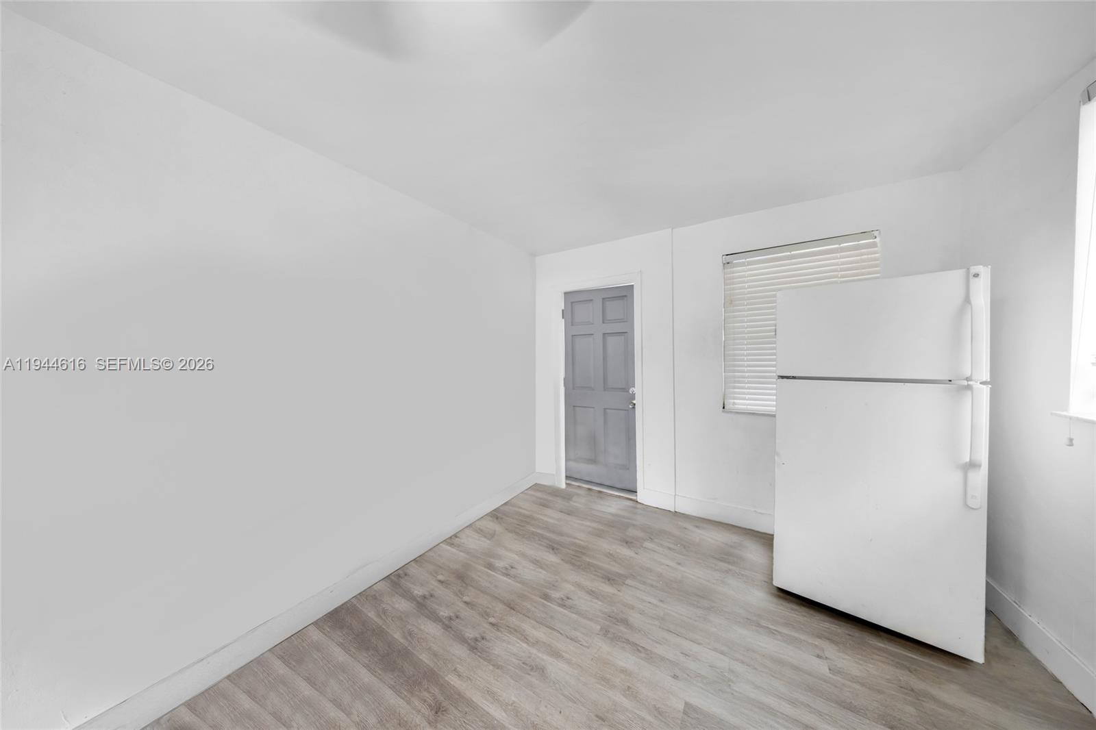 943 Southwest 9th Avenue Miami, FL 33130 - Photo 8 of 16 a view of an empty room