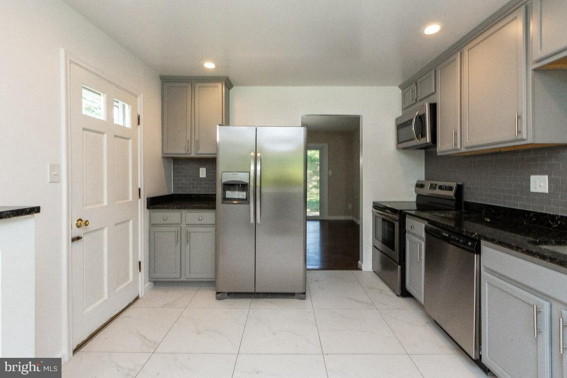 813 Lowander Lane Silver Spring, MD 20901 - Photo 5 of 25 Kitchen