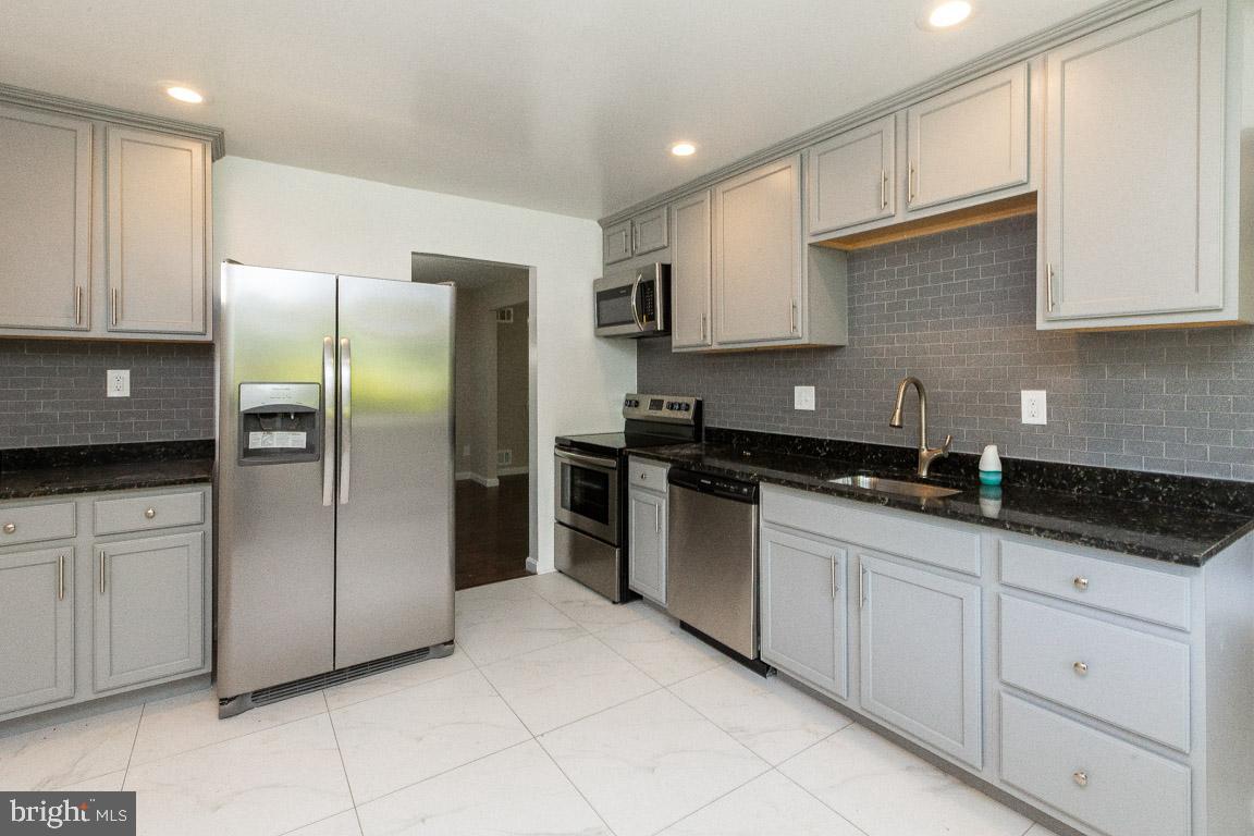 813 Lowander Lane Silver Spring, MD 20901 - Photo 6 of 25 Kitchen
