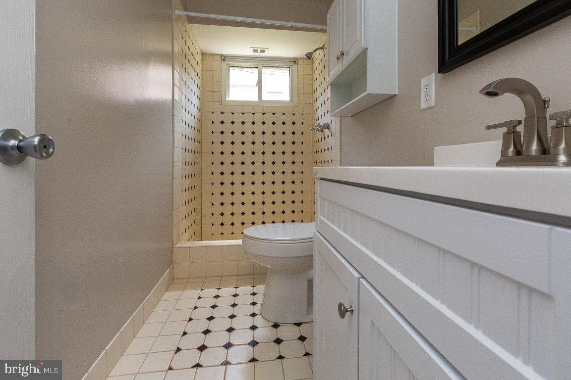 813 Lowander Lane Silver Spring, MD 20901 - Photo 9 of 25 Bath 3