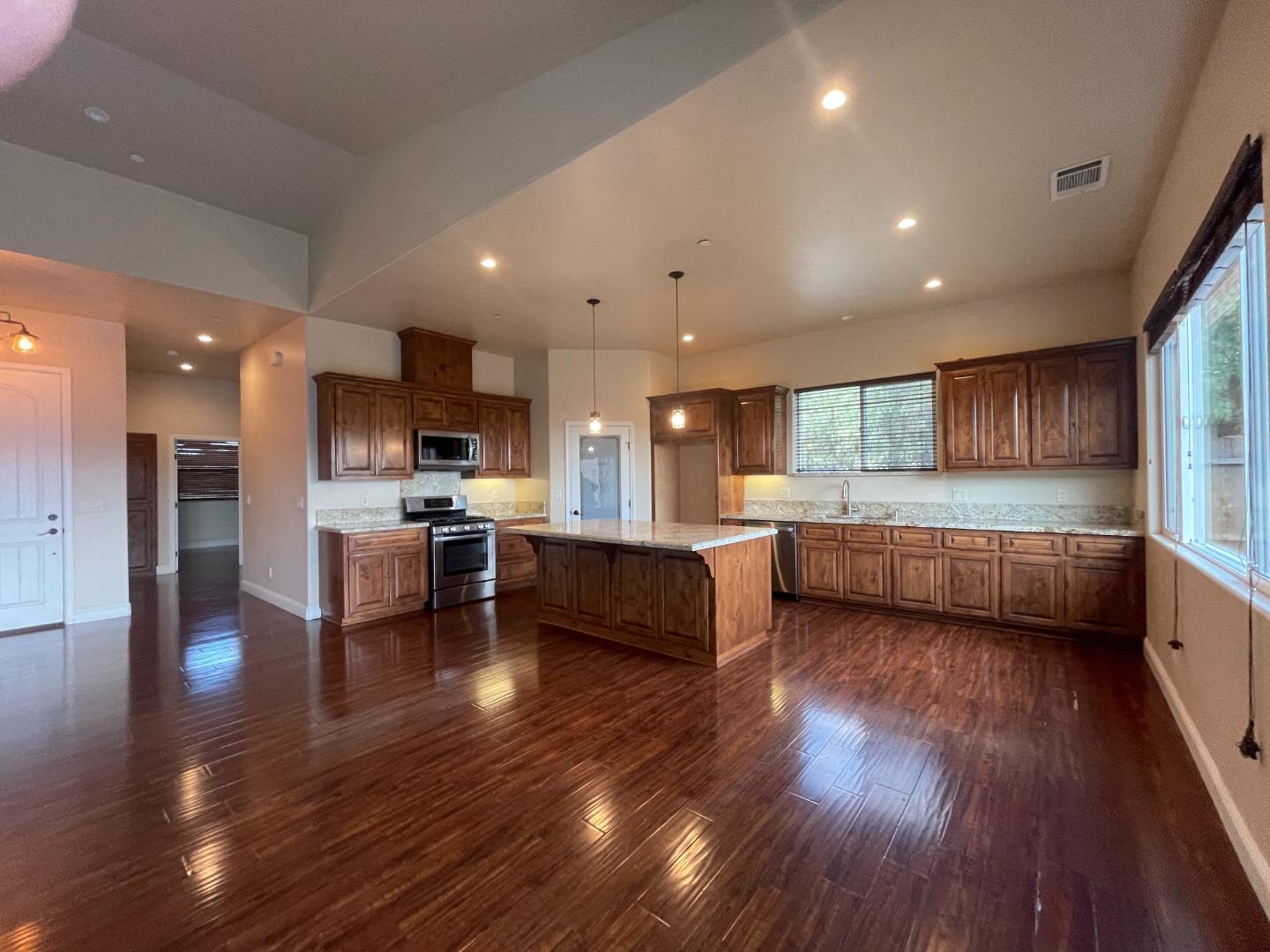 1360 Santa Ana Road Hollister, CA 95023 - Photo 5 of 14