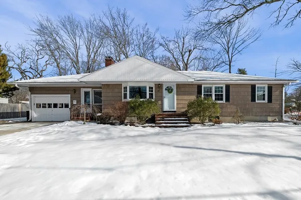 $750,000 | 129 Moody Street, North Andover, MA 01845