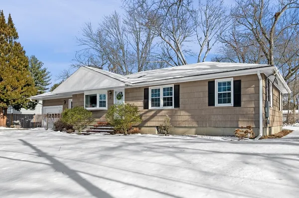 $750,000 | 129 Moody Street, North Andover, MA 01845