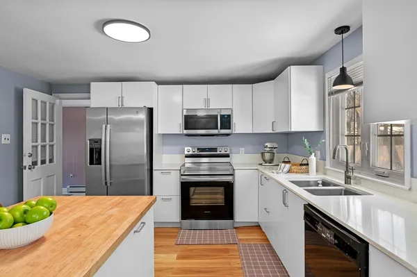 $750,000 | 129 Moody Street, North Andover, MA 01845