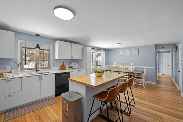 $750,000 | 129 Moody Street, North Andover, MA 01845