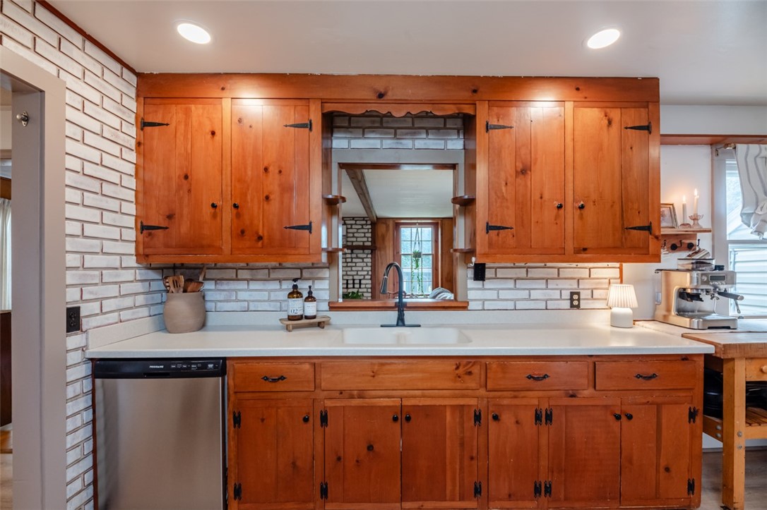 267 Miramar Road Gates, NY 14624 - Photo 9 of 28 Gallery Image 9