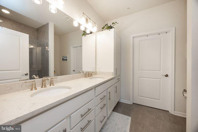 1008 Campbell Way Hatfield, PA 19440 - Photo 20 of 33 a bathroom with a double vanity sink and a mirror