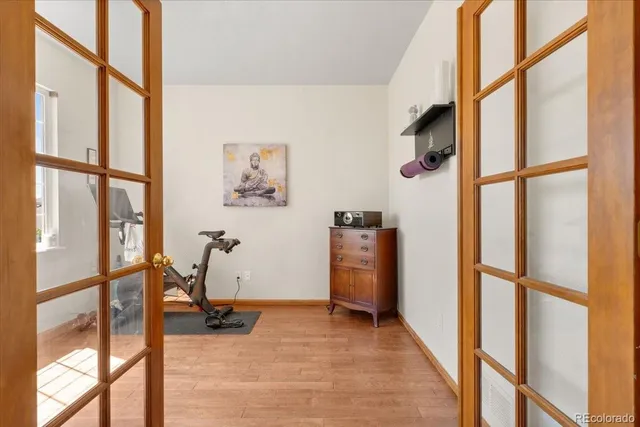 a view of entryway with a window