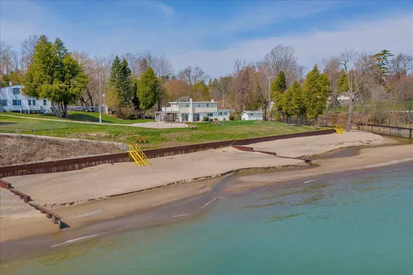 $925,000 | 7226 Lakeview Drive, Lexington, MI 48450