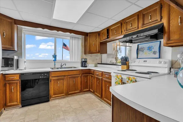 $925,000 | 7226 Lakeview Drive, Lexington, MI 48450
