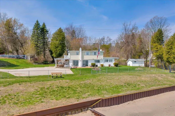 $925,000 | 7226 Lakeview Drive, Lexington, MI 48450