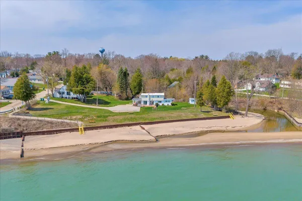 $925,000 | 7226 Lakeview Drive, Lexington, MI 48450