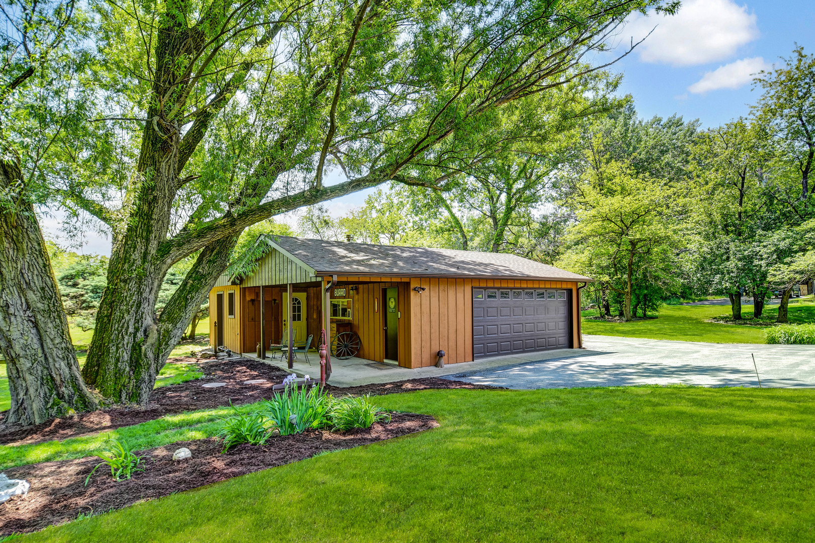 17342 Bluff Road Lemont, IL 60439 - Photo 29 of 32 a view of a backyard with large tree