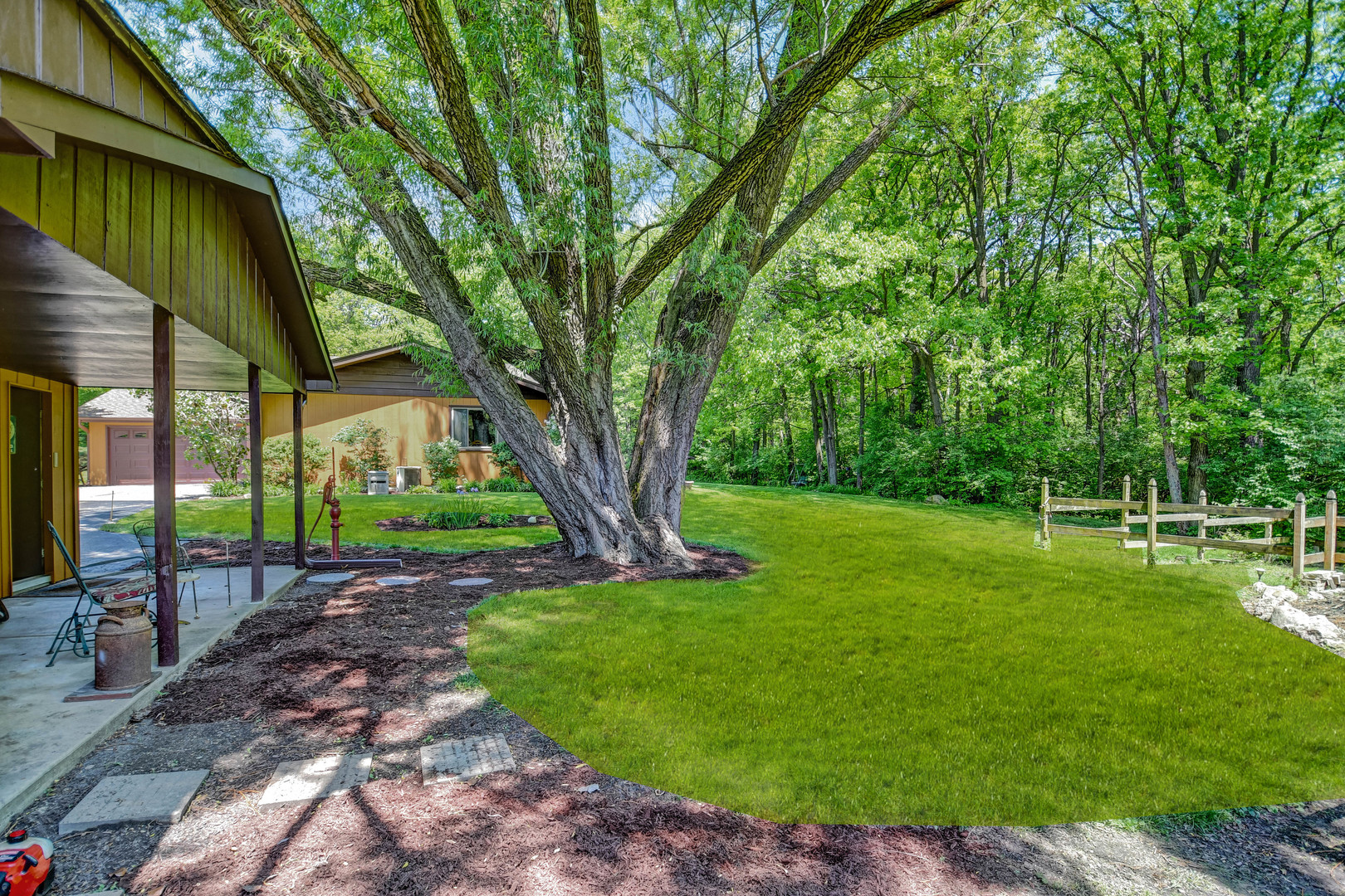 17342 Bluff Road Lemont, IL 60439 - Photo 32 of 32 a view of a backyard with a garden